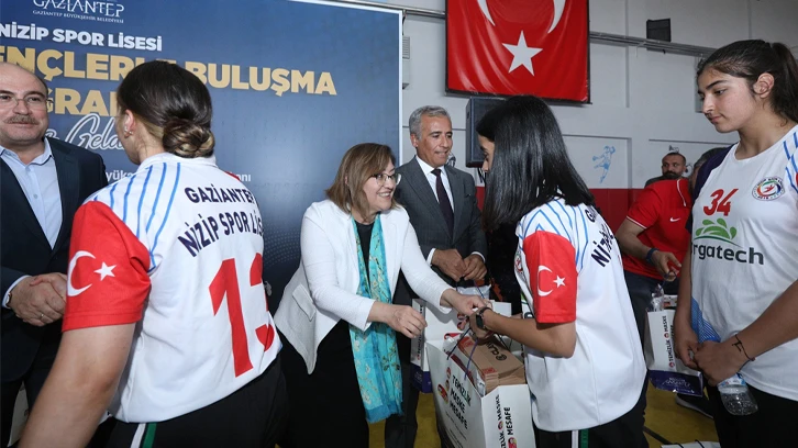 Gaziantep Büyükşehir’den Nizip Spor Lisesine malzeme yardımı