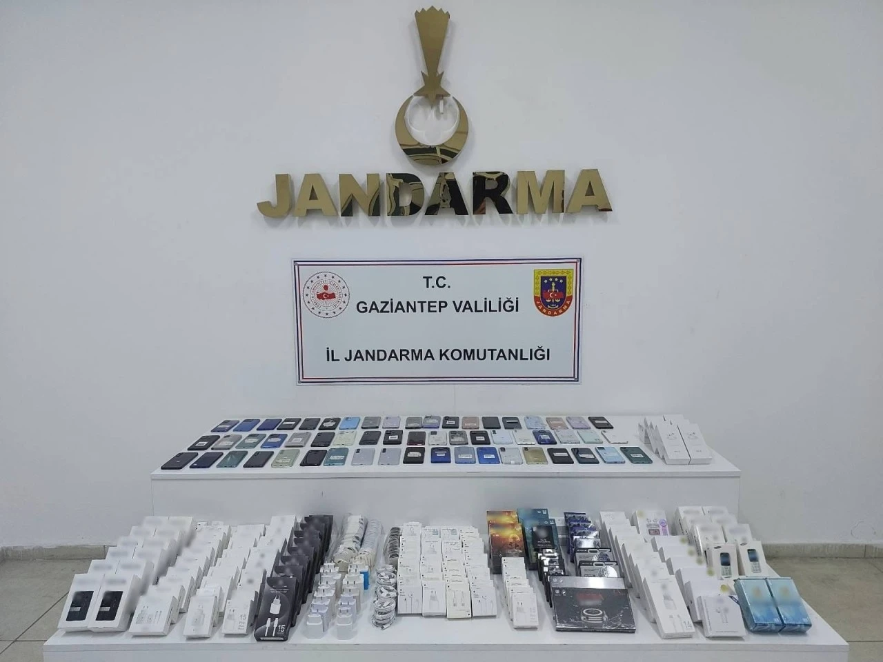 Gaziantep'te 1,9 milyon TL değerinde kaçak elektronik ürün ele geçirildi: 1 gözaltı