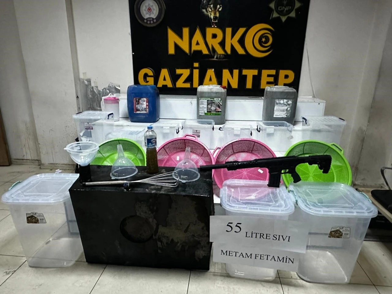 Gaziantep'te 55 litre sıvı metamfetamin ele ge&ccedil;irildi, 3 şahıs tutuklandı