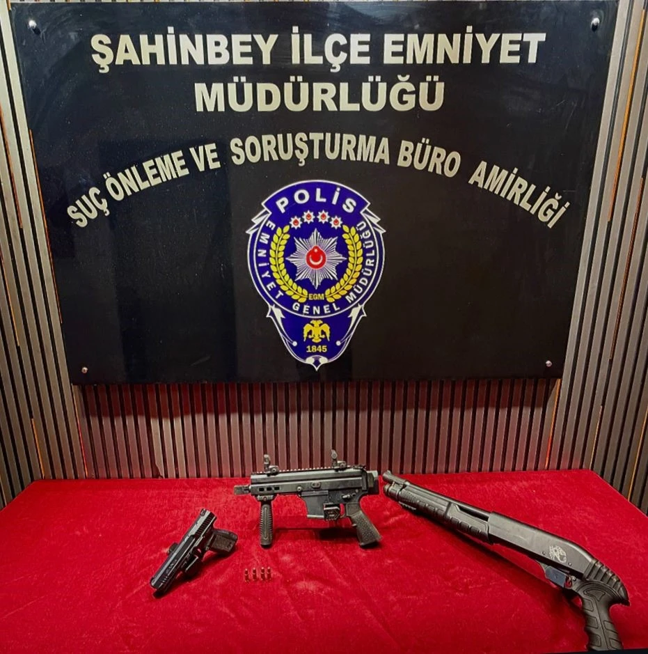 Gaziantep&rsquo;te evin bodrumundan 4 ruhsatsız silah &ccedil;ıktı