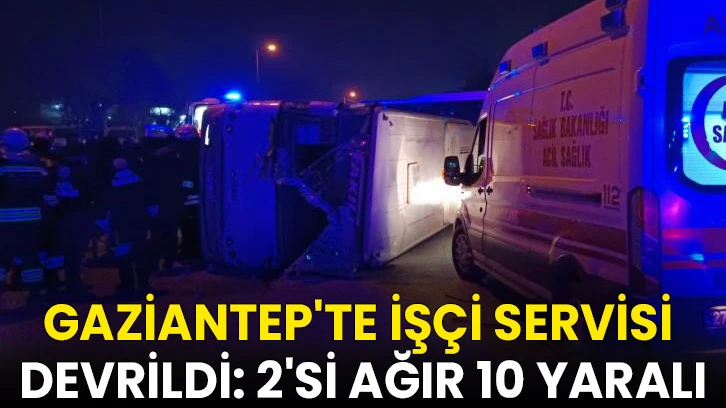 Gaziantep'te otomobille çarpışan işçi servisi devrildi: 2'si ağır 10 yaralı