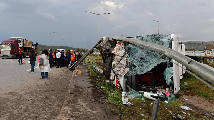  Gaziantep'te yolcu otobüsü ile tır çarpıştı: 14 yaralı