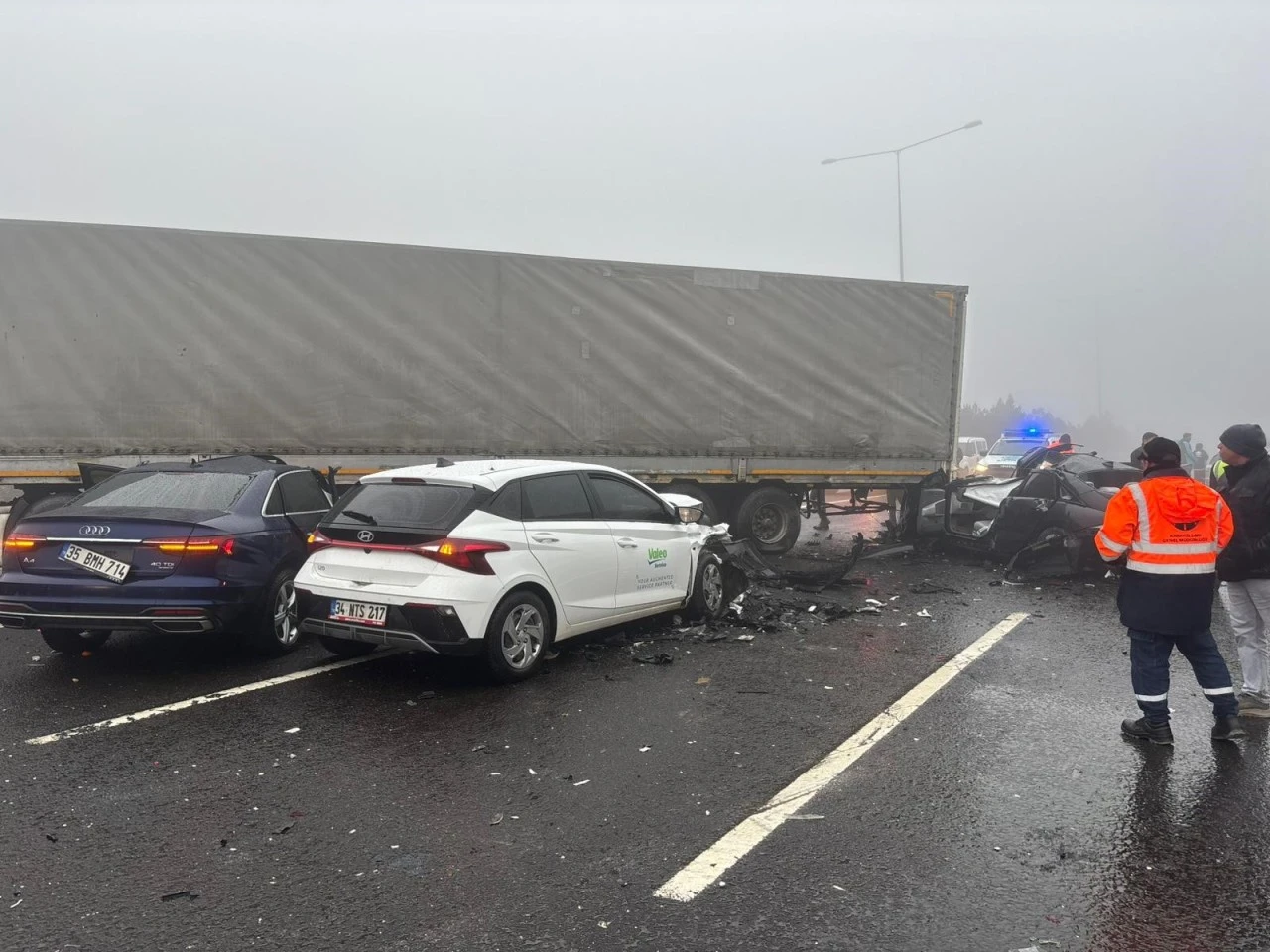 Gaziantep'te zincirleme kazada ortalık savaş alanına d&ouml;nd&uuml;: 2 &ouml;l&uuml;, &ccedil;ok sayıda yaralı