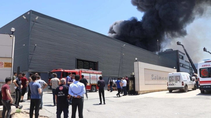 Gaziantep'te fabrika yangını: 10 kişi dumandan etkilendi