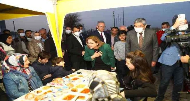Gaziantep’teki iftar çadırında 210 bin kişilik iftar yemeği ikram edildi