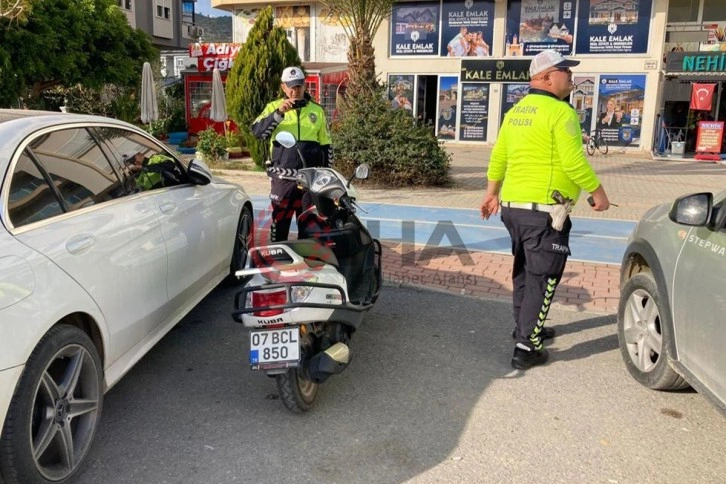 Gazipaşa’da motosikletten düşen Rus turist yaralandı