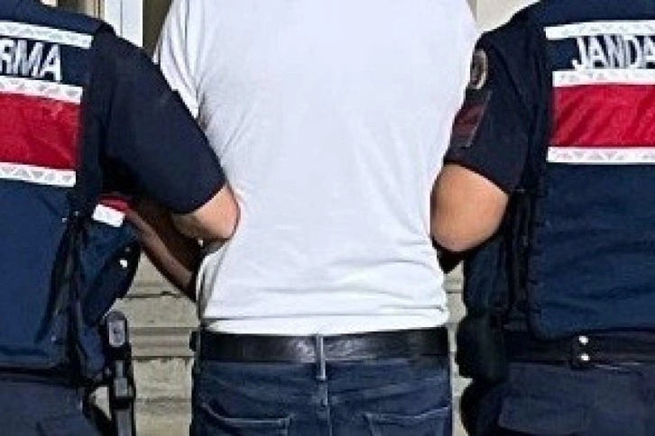 G&ouml;&ccedil;men ka&ccedil;ak&ccedil;ılığından aranıyordu jandarma engeline takıldı