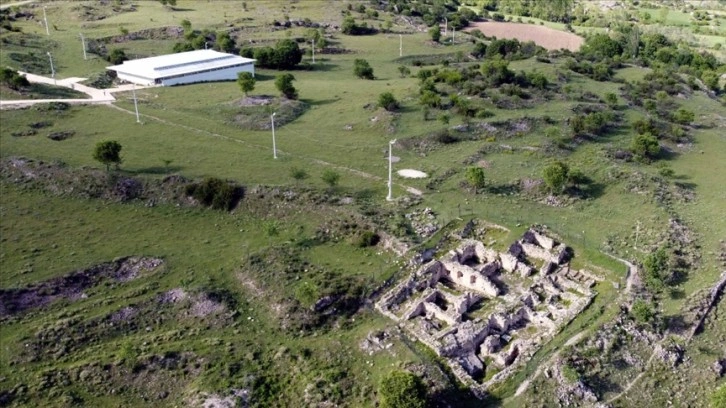 Hadrianopolis Antik Kenti'ndeki kazılar 'Roma Kalesi' olduğu düşünülen alanda yoğunla