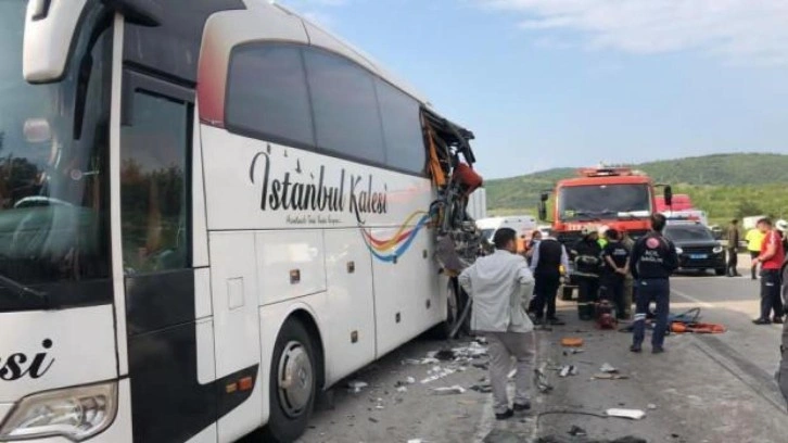 Hafriyat kamyonu yolcu otobüsüne çarptı: 1 ölü 6 yaralı