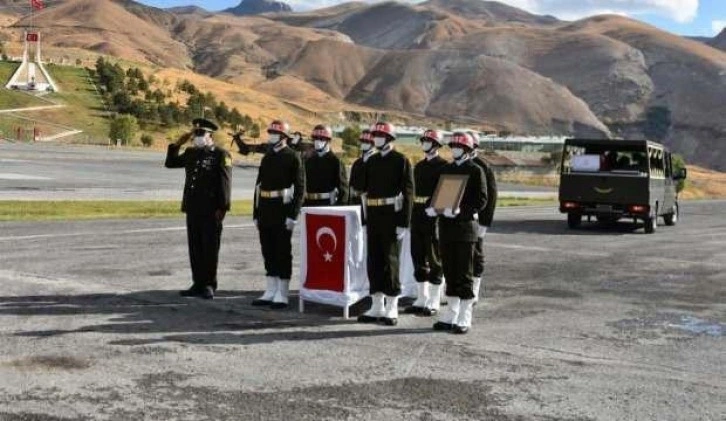 Hakkari'de şehit asker için tören düzenlendi