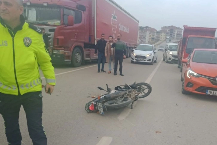 Halk otobüsüyle kafa kafaya çarpışan motosikletin sürücüsü ağır yaralandı