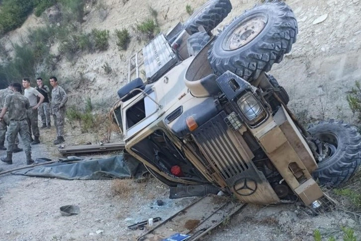 Hatay’da askeri araç devrildi: 4 yaralı