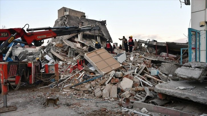 Hatay'da deprem nedeniyle çöken hastanede bir askerin şehit olduğu belirlendi