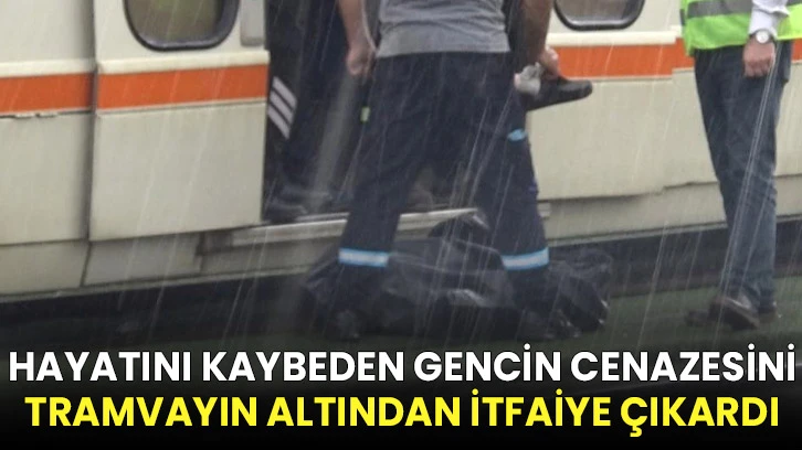 Hayatını kaybeden gencin cenazesini tramvayın altından itfaiye çıkardı