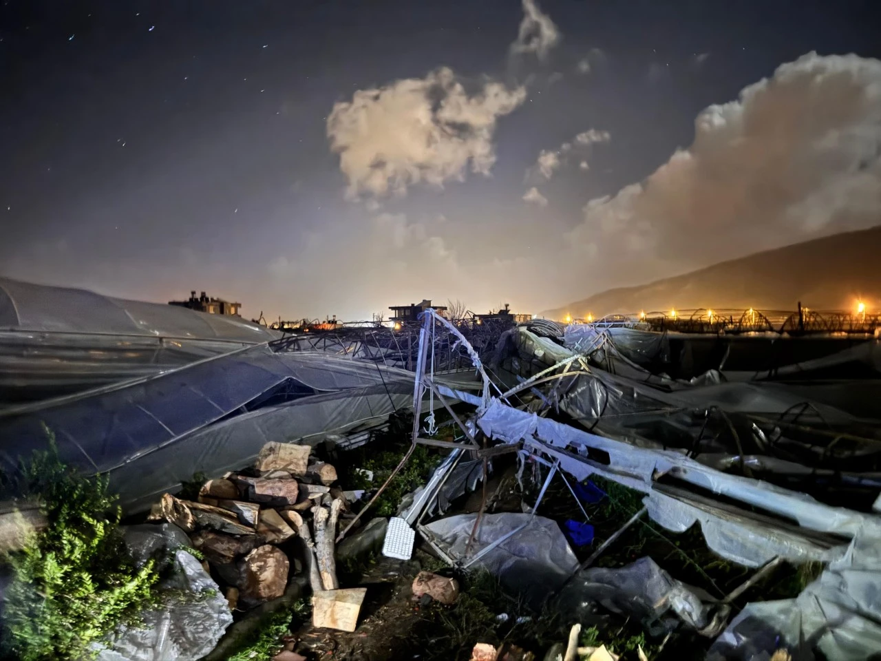 Hortum Seraları Yıktı Ge&ccedil;ti