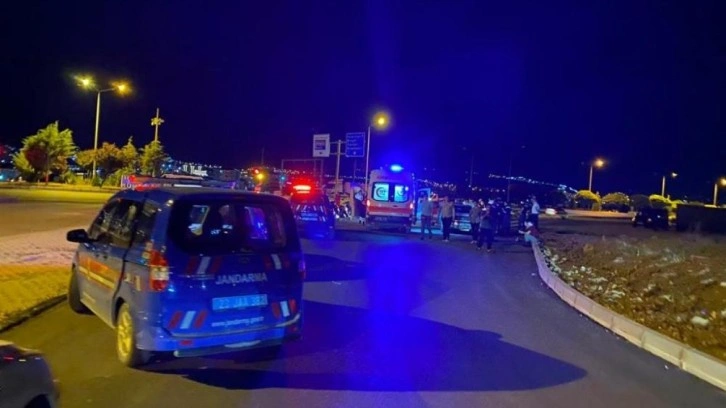 İki otomobil kafa kafaya &ccedil;arpıştı: 1&rsquo;i bebek 5 yaralı