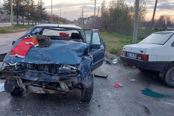 İki otomobilin çarpıştığı kazada 10 kişi yaralandı