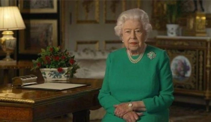 İngiliz Kraliçesi 1. Dünya Savaşı'nda ölenler için düzenlenen anma törenine katılamadı