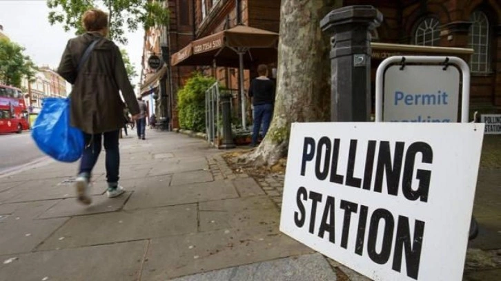 İngiltere'deki yerel seçimlerde oy verme işlemi başladı