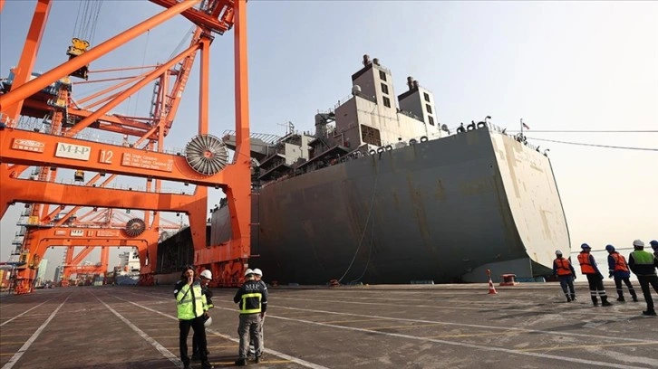 İnsani yardım malzemeleri taşıyan ABD gemisi Mersin Limanı'na geldi