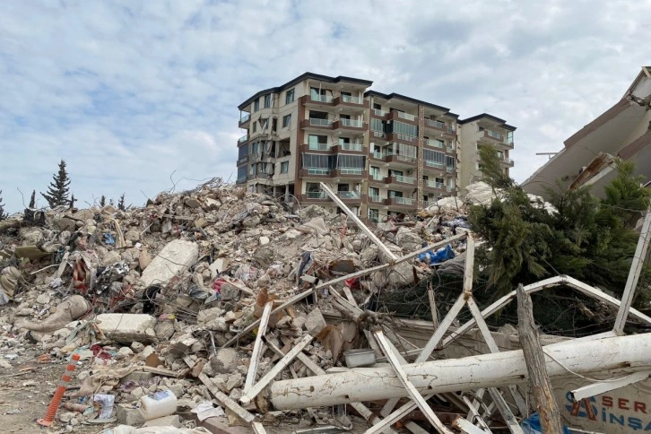 İskenderun’da yaptığı binaları yıkılmayan müteahhitin Antakya’da satın aldığı ev yıkıldı