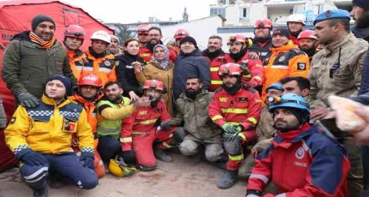 İspanyol ekip 106 saat sonra 2 çocuğu, 108 saat sonra çocukların annesini kurtardı