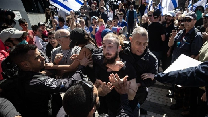 İsrailli Bakan, kitlesel gösterilerin ardından Tel Aviv polis şefini görevden aldı