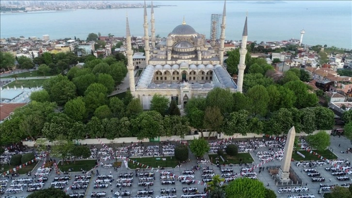 İstanbul belediyeleri ramazanda "gönül sofralarını" depremzedeler için kuracak