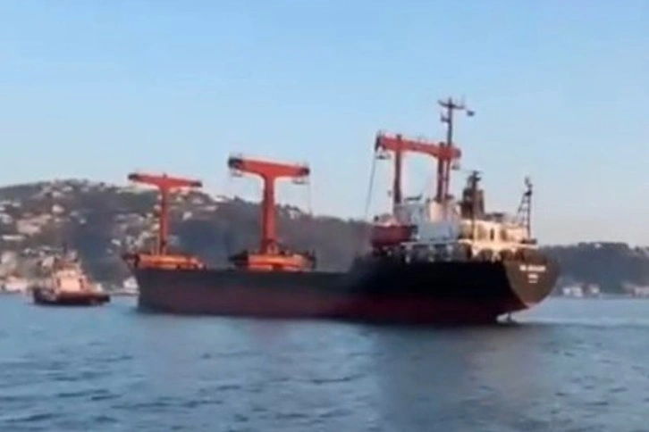 İstanbul Boğazı’nda kargo gemisi makine arızası yaptı