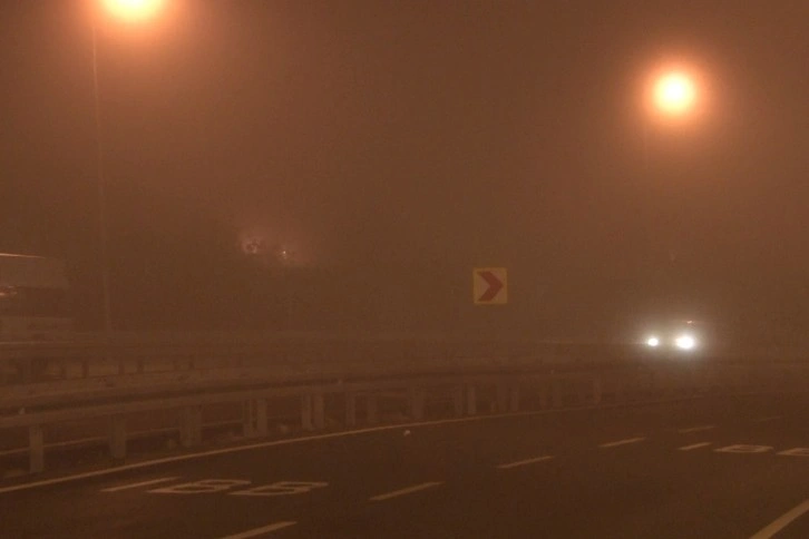 İstanbul güne sisle uyandı, sürücüler ilerlemekte güçlük çekti