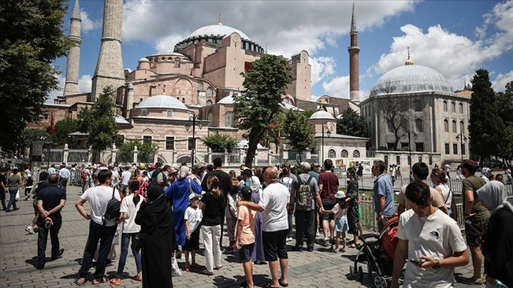 İstanbul'a eyl&uuml;lde gelen turist sayısı 2021'in aynı ayına g&ouml;re y&uuml;zde 64 arttı