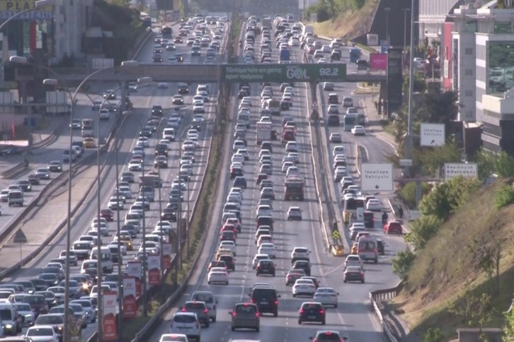 İstanbul'da pazar günü trafik yoğunluğu yüzde 49'lara ulaştı
