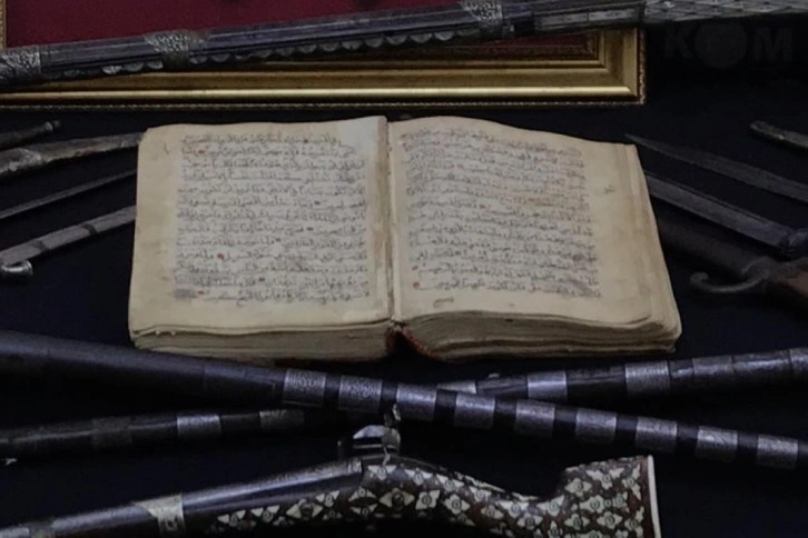 İstanbul'da tarihi eser operasyonu: El yazması Kur'an-ı Kerim ele geçirildi