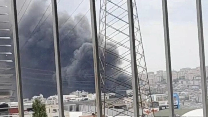 İstanbul'da yangın: Dumanlar gökyüzünü kapladı!