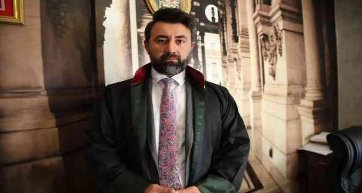 İsveç’te Kur’an-ı Kerim yakan siyasetçiye Türk avukattan suç duyurusu