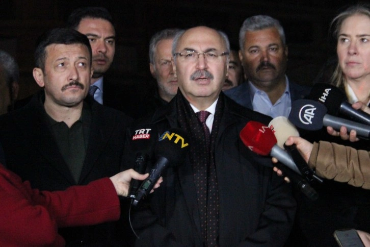 İzmir Valisi Yavuz Selim Köşger: 'Şu an 4 vefat eden vatandaşımızın olduğu kesin'