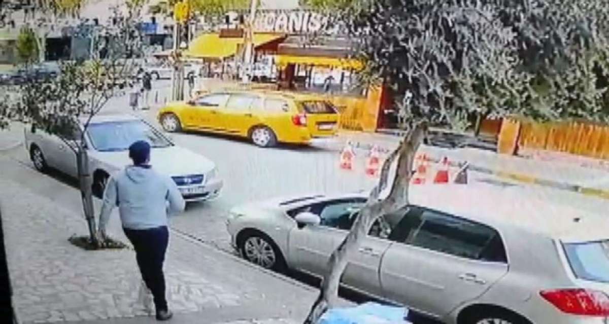 İzmir'de film gibi olay: Kaçırdığı taksi ile yayaya çarpan kadın, kovalamaca sonucu yakalandı