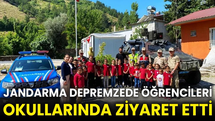 Jandarma depremzede öğrencileri okullarında ziyaret etti
