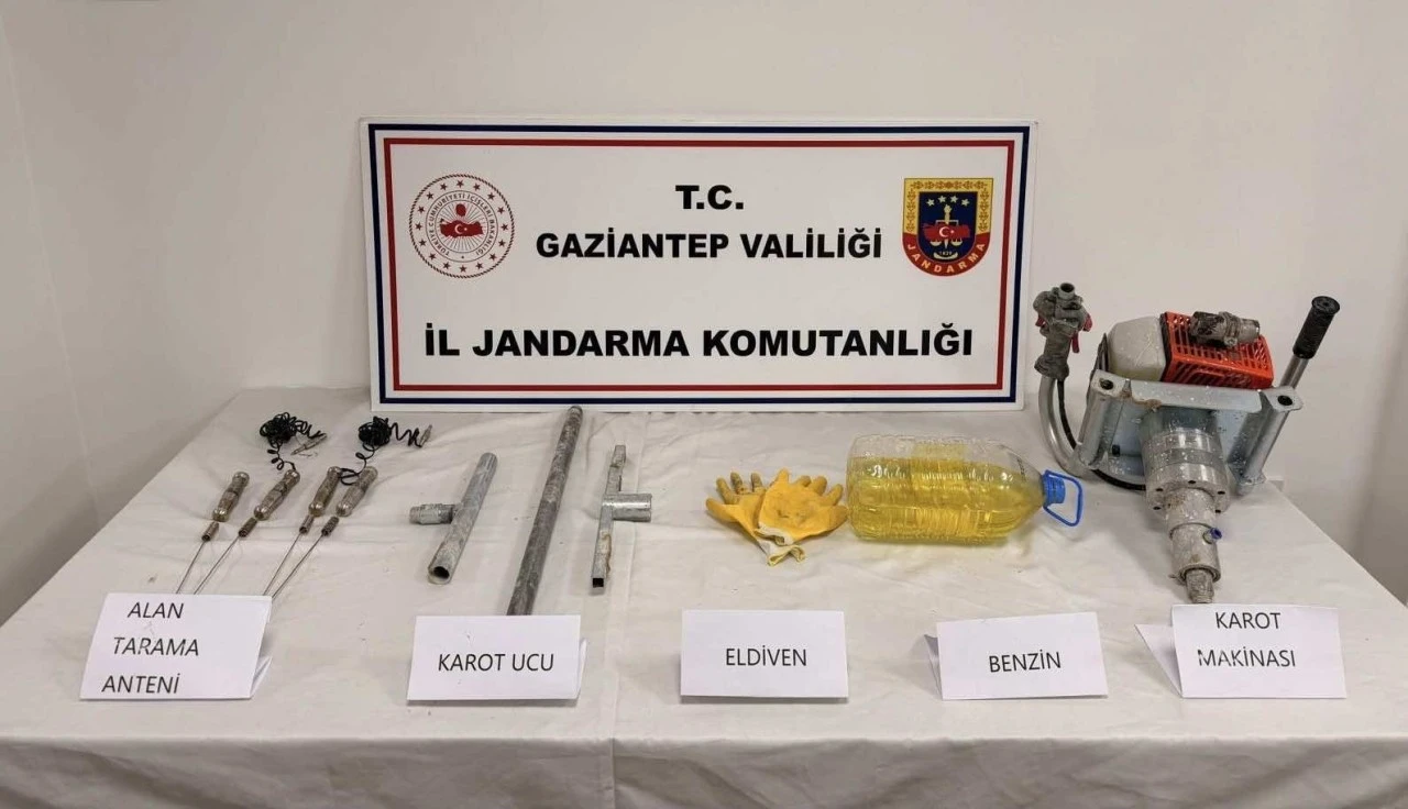 Ka&ccedil;ak kazı yapan şahıslara jandarmadan su&ccedil;&uuml;st&uuml;: 5 g&ouml;zaltı