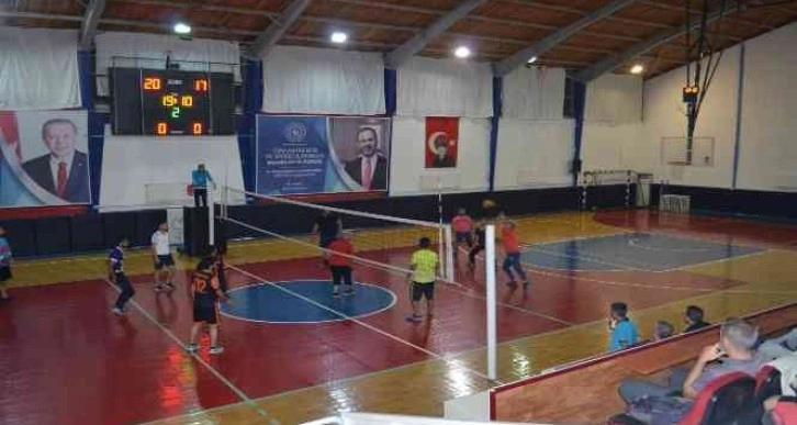 Kahta’da okullararası voleybol turnuvası