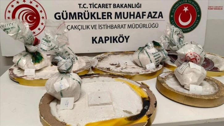 Kapıköy Gümrük Kapısı'nda duvar saatlerinin içinde 3,5 kilogram uyuşturucu ele geçirildi
