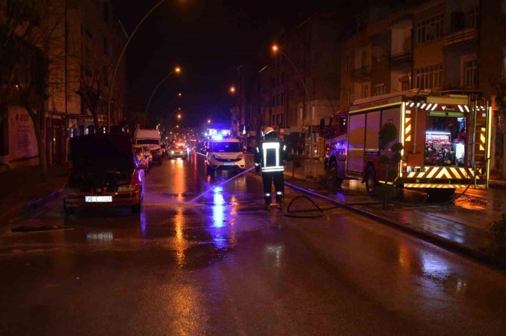 Karaman’da LPG’li otomobil yandı, yol trafiğe kapatıldı