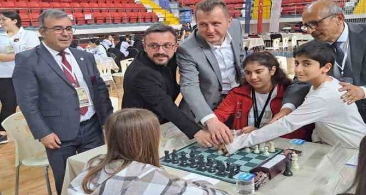 Karaman’da okul sporları satranç grup müsabakaları başladı