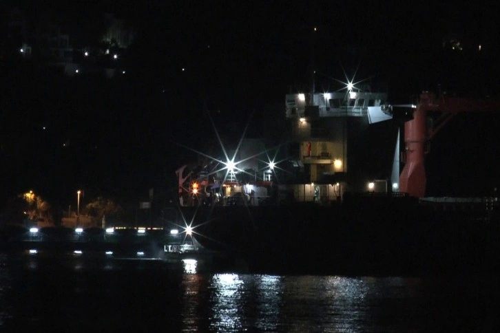 Kargo gemisinin makine arızası giderildi, İstanbul Boğazı gemi trafiğine açıldı