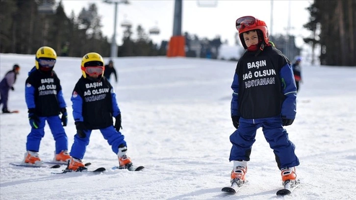 Kars'ta çocuk kayakçılar 