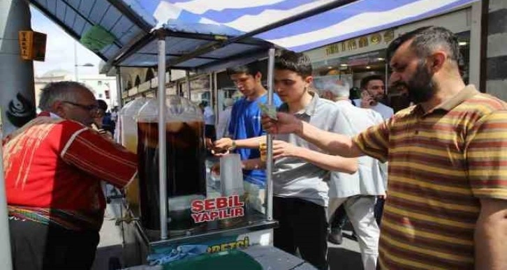 Kavurucu sıcakların vazgeçilmezi meyan şerbeti