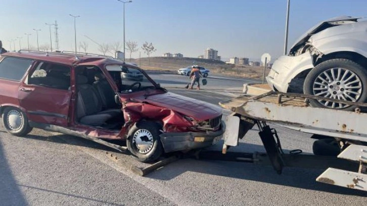 Kayseri'de iki otomobilin çarpıştı: 7 kişi yaralandı!