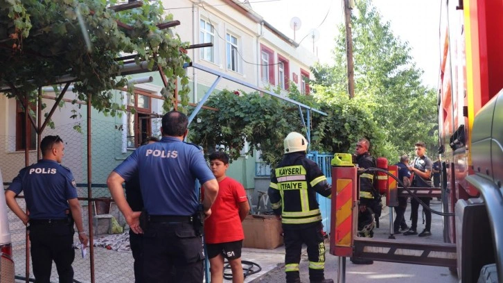 Kayseri'de yangın paniği: 3'ü çocuk 5 kişi dumandan etkilendi!