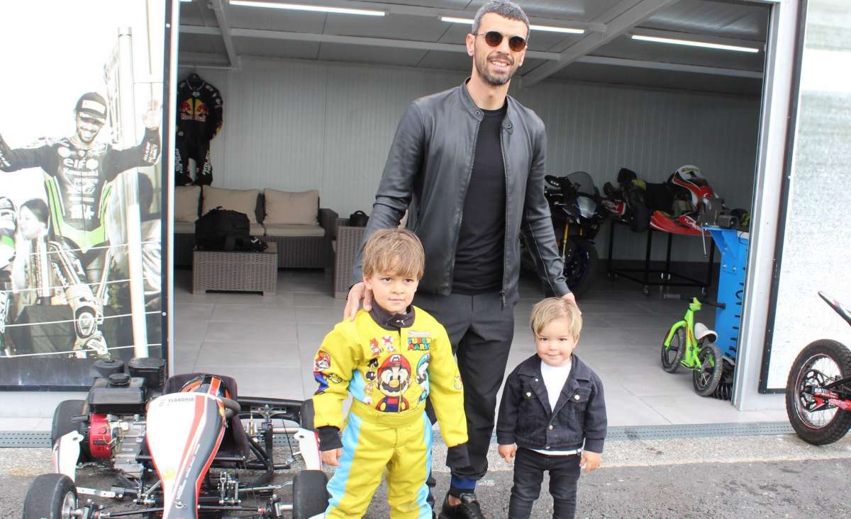 Kenan Sofuoğlu 2 yaşındaki oğlu Zayn'ı Formula-1e hazırlıyor