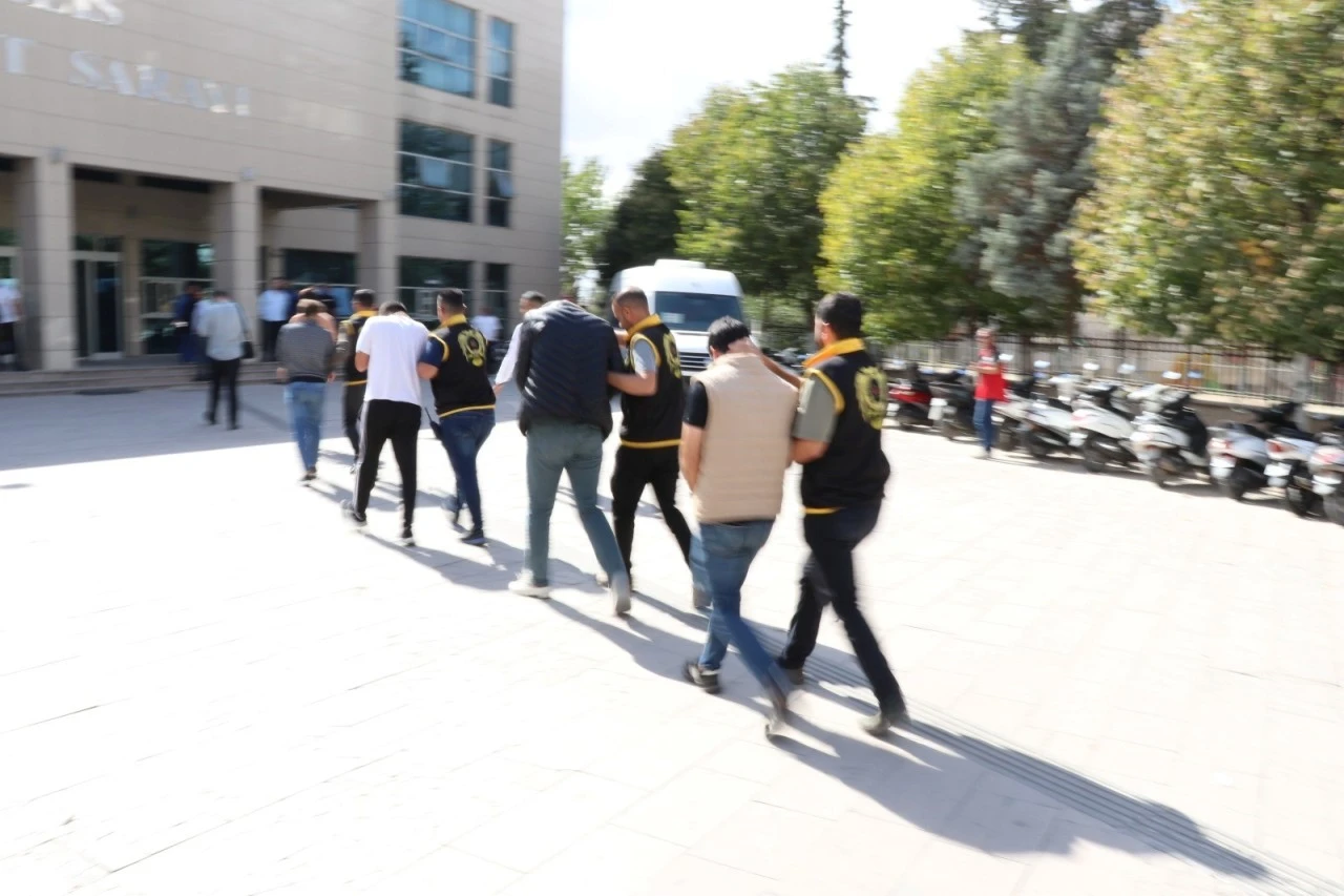 Kilis'te iş yerinin kurşunlanmasıyla ilgili 5 kişi yakalandı